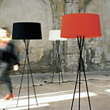 Tripode, staande lamp van Santa & Cole
